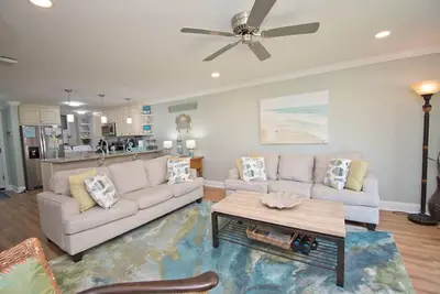 Image de Summer Winds B-135, Oceanfront Condo in Indian Beach, Nc!