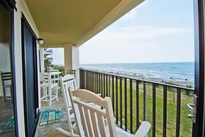 Image de Summer Winds C-222, Oceanfront Condo in Indian Beach, Nc!