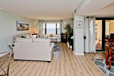 Image de Summer Winds B-338, Oceanfront Condo in Indian Beach, Nc!