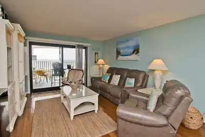 Image de Summer Winds B-439, Oceanfront Condo in Indian Beach, Nc!