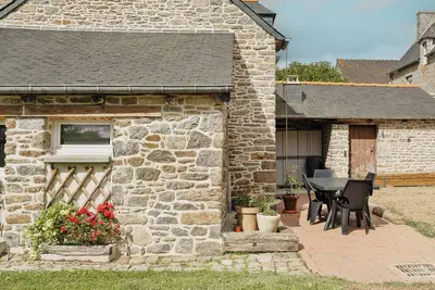 Image de Petite maison \"Dépendance Au Charme Local\" avec terrasse privée, jardin partagé et Wi-Fi