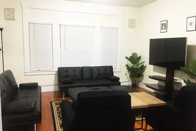 Image de Chic & Serene 4 Bed Apt w/ Wi-Fi