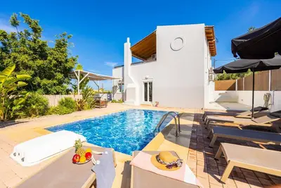 Villa Rea - Trois Chambres Villa, Couchages 6