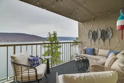 Image de Lakefront Canandaigua Condo w/ Stunning Views