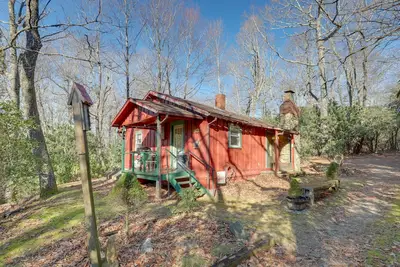 Image de Dog-Friendly Burnsville Cabin Rental Near Hiking!