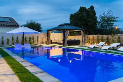Image de 161 Sunkissed in Coachella. Beautiful Festival Home for Large Groups.