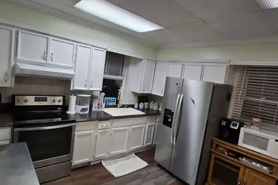 Image de Charming 4-Bed, 1. 5-Bath Home in Central Akron