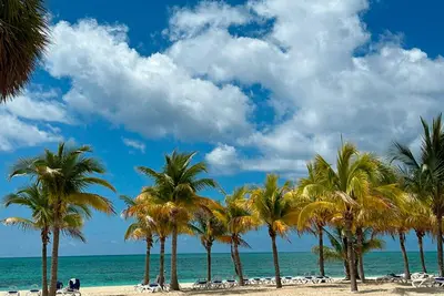Image de Cozy Waterfront Condo w/ Pool. Near Beaches, Restaurants & Attractions