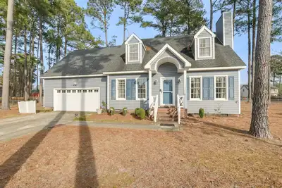 Image de Lovely Fayetteville Home: Deck & Fireplace!