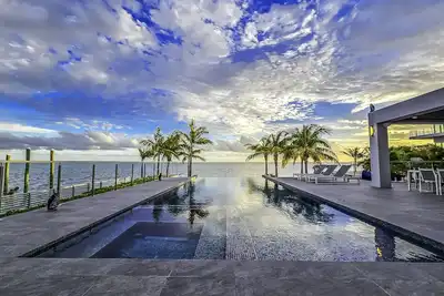 Image de Oceanfront Luxury, Infinity Pool W/Spa, Dock, Kayaks