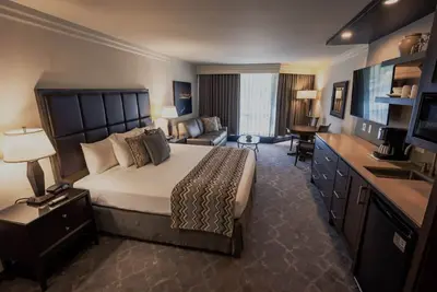 Image de 2 bedroom, 2 1\/2 bathroom condo at Cliff Club in Snowbird. Ski in and out.