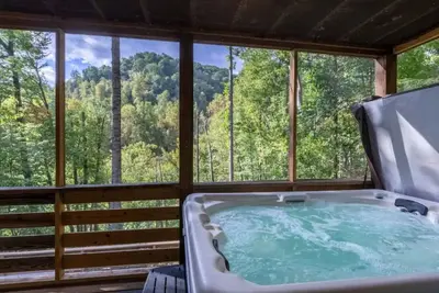 Image de Crashing Creek Cabin: Hot tub / Mtn Views / King
