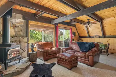 Image de The Cozy Cub: Air Conditioning, Dog Friendly, Pool Table, Private Lakes in Bls