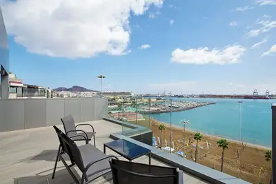 Image de Appartement de vacances \"Wonderful Penthouse City and Beach\" avec vue sur la mer, terrasse et Wi-Fi