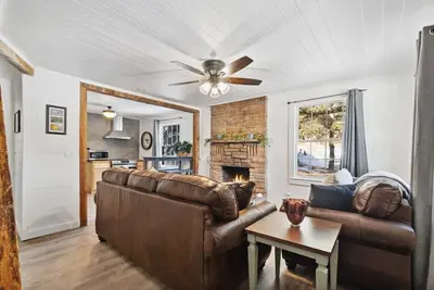 Image de Blue Spruce Cabin Sum