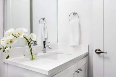 Image de Modern condo in central Austin.