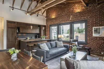 Image de Unit 304 offers a unique short-term living experience in downtown