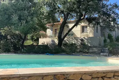 Image de Maison de vacances avec vue sur le massif du luberon au calme, piscine privée