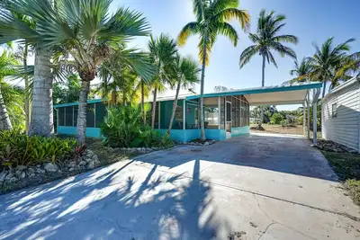 Image de 1 Mi to Boat Ramp: Bokeelia Home w/ Screened Patio
