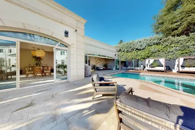 Image de Villa à Madrid avec 6 chambres à coucher, 12 couchages