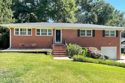 Image de Cheerful Four Bedroom Home, Close to Downtown Raleigh, Big Backyard!