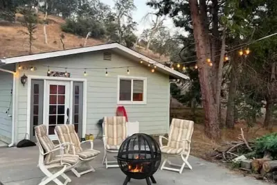 Image de Isaaks Trails End Cabin Retreat in Pine Flat