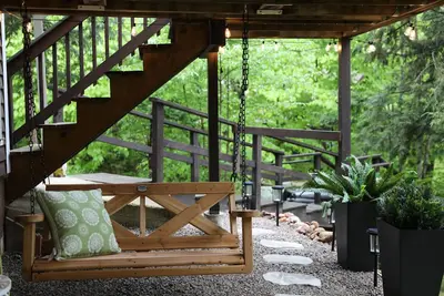 Image de Private beach access and 2 miles to Storyland. Pet Friendly!