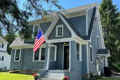 Image de Explore the Finger Lakes Region from this cozy 3-bedroom home near Geneva, Ny.