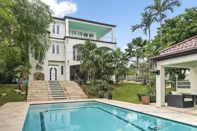 Image de Casa Bravo-Premier Beach View- Shacks Beach-Near Villa Montana Beach Resort