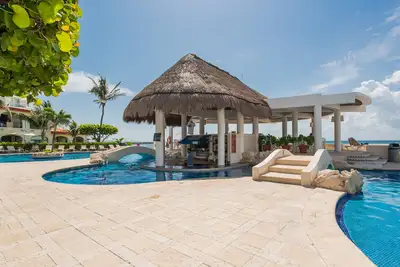 Image de Beachfront Bliss:Cosy 2-Bedroom Condo at Xaman Ha