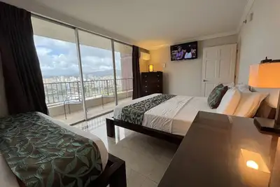 Image de Rare find! Actual 3 bedrooms/2 full bath 1500sf Ocean View corner unit apartment