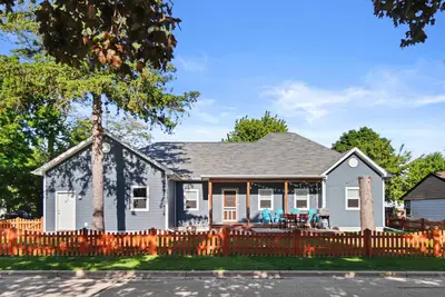Image de Huge Family Home in Lake Geneva. Sleeps 10 Pet Friendly!