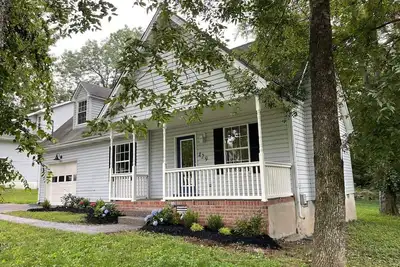 Image de Centrally Located - 4 bedroom- Hancock House - Pet Friendly. 1 gig internet.