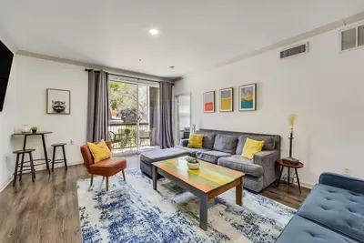 Image de Best Austin Location, Pool, Style + Lots of Extras