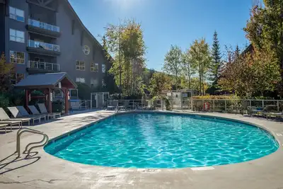 Image de ❄︎Powder Peak❄︎ 2-Bedroom 2-Bath - 3 Hot Tubs & Pool | The Aspens