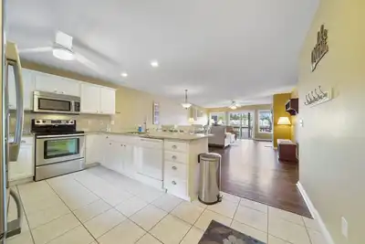 Image de Lakefront Condo Irish Mist