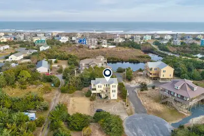 Image de 6 Br house Dog friendly with mini golf, pool/hot tub, & game room