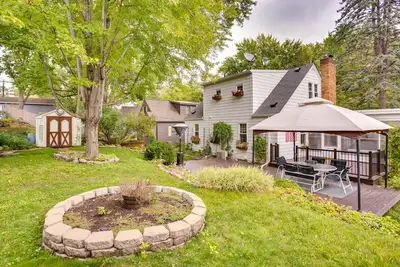 Image de Whimsical & Cozy Home, <1mile to lake, Arcade machine, Family Friendly, Quiet
