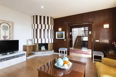 Image de Queen of the ocean Villa: stately style house with pool