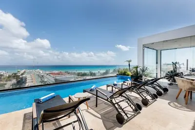 Image de Rooftop oceanview pool, gym, nightlife & beach