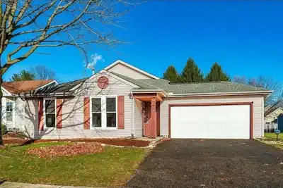 Image de Stylish, comfortable 1st floor living and 2 lower level Bedrooms