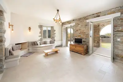 Image de Three-Bedroom Villa - Stone Haven