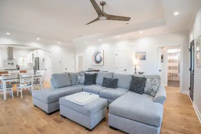 Image de New Construction Home in Oak Island-1/2 Mile walk to the beach!