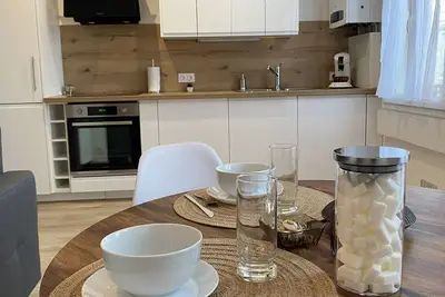 Image de Appartement Luxueux Rénové Avec Balcon & Garage