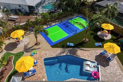 Image de Pickleball, Game Room, Heated Pool, 9 Min to Beach!