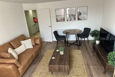 Image de Spacious Basement Apartment a few minutes walk from the beach