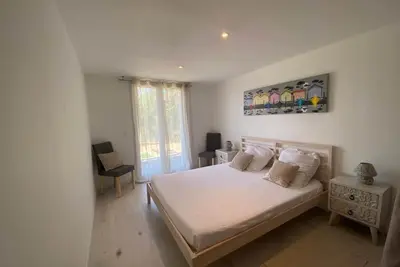 Image de Appartement en rez-de-jardin dans le golfe de Saint Tropez avec accès piscine