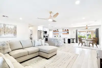 Image de Stylish & Modern Sun City Retreat Near Westgate!