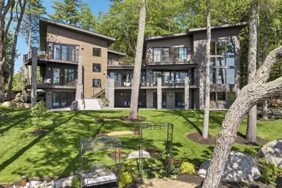 Image de Luxury Winnipesaukee Home 176 Ft Frontage Sleeps 17 Labor Day Week Special