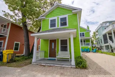 Image de 2-bedroom 2-bath Charming Beachwalk Home